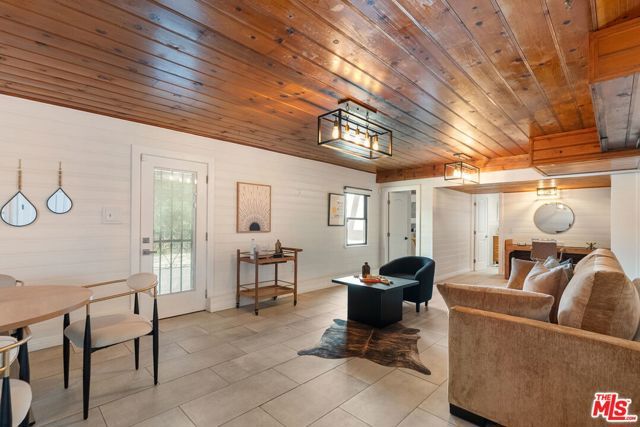 5853 S La Brea Avenue, Los Angeles, CA 90056