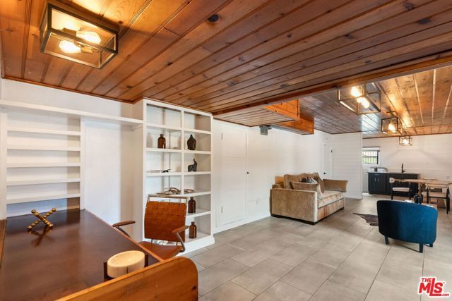 5853 S La Brea Avenue, Los Angeles, CA 90056