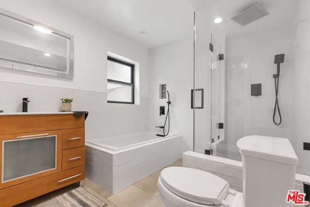5853 S La Brea Avenue, Los Angeles, CA 90056