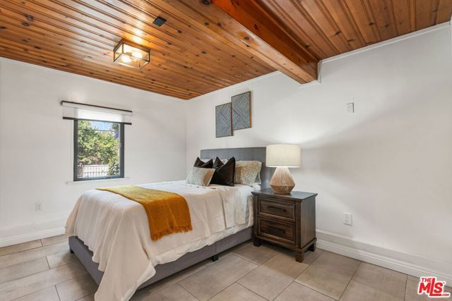 5853 S La Brea Avenue, Los Angeles, CA 90056