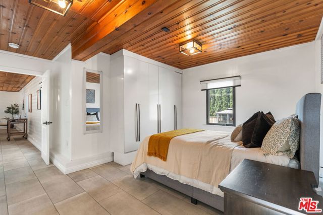 5853 S La Brea Avenue, Los Angeles, CA 90056