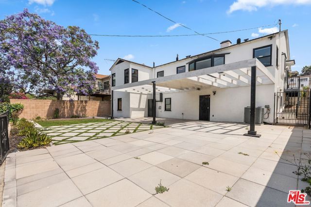 5853 S La Brea Avenue, Los Angeles, CA 90056
