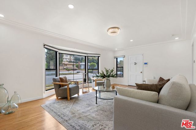 5853 S La Brea Avenue, Los Angeles, CA 90056