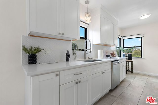 5853 S La Brea Avenue, Los Angeles, CA 90056
