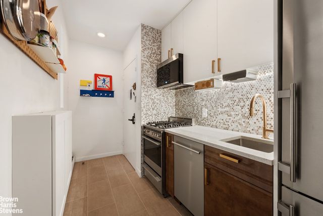 788 9th Ave Apt 4C, New York City, NY 10019