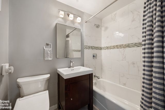 788 9th Ave Apt 4C, New York City, NY 10019