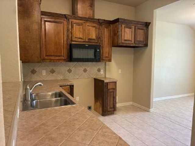 910 Old Angleton Road, Clute, TX 77531