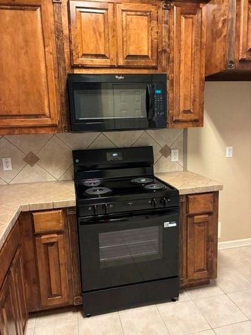 910 Old Angleton Road, Clute, TX 77531