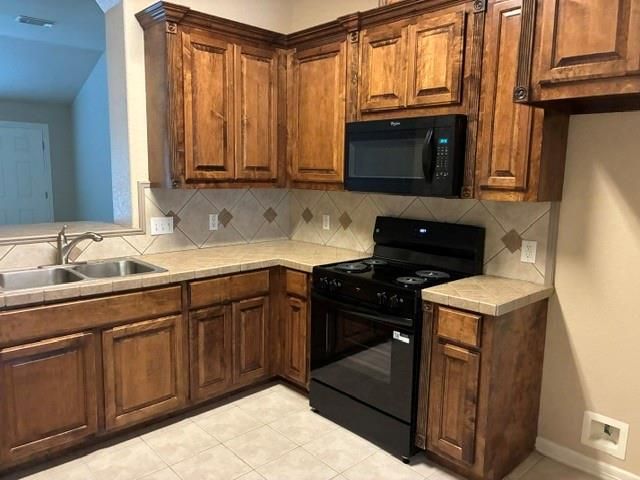 910 Old Angleton Road, Clute, TX 77531