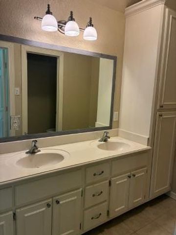 910 Old Angleton Road, Clute, TX 77531