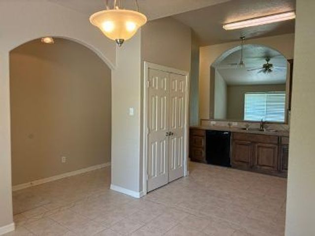 910 Old Angleton Road, Clute, TX 77531
