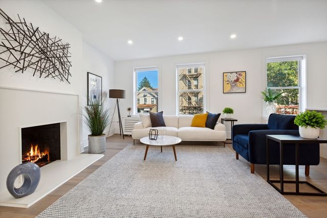 14809 Northern Blvd Apt 4E, New York City, NY 11354