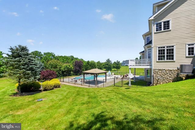 39260 CHARLES TOWN PIKE, Hamilton, VA 20158