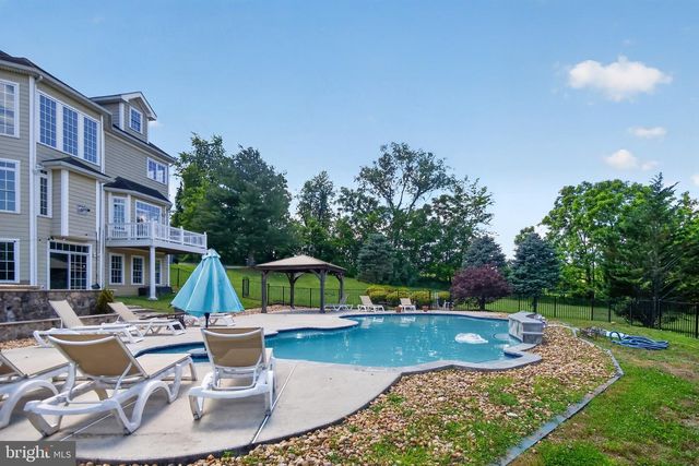 39260 CHARLES TOWN PIKE, Hamilton, VA 20158