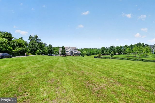 39260 CHARLES TOWN PIKE, Hamilton, VA 20158