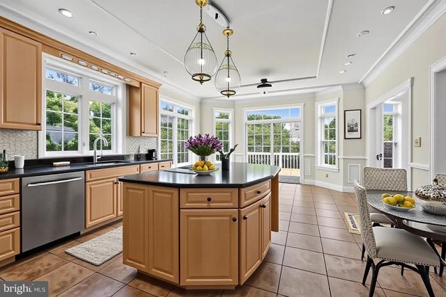 39260 CHARLES TOWN PIKE, Hamilton, VA 20158