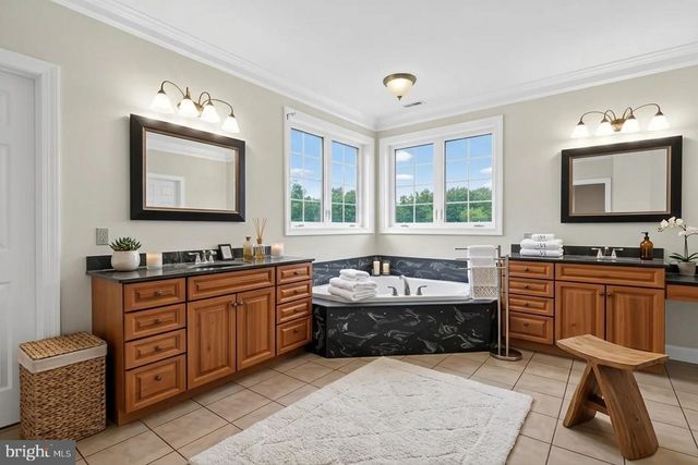 39260 CHARLES TOWN PIKE, Hamilton, VA 20158
