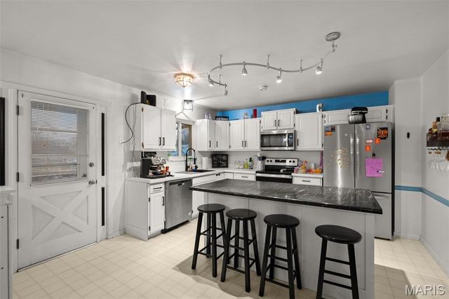 2511 Reav Tel Court, St Louis, MO 63125