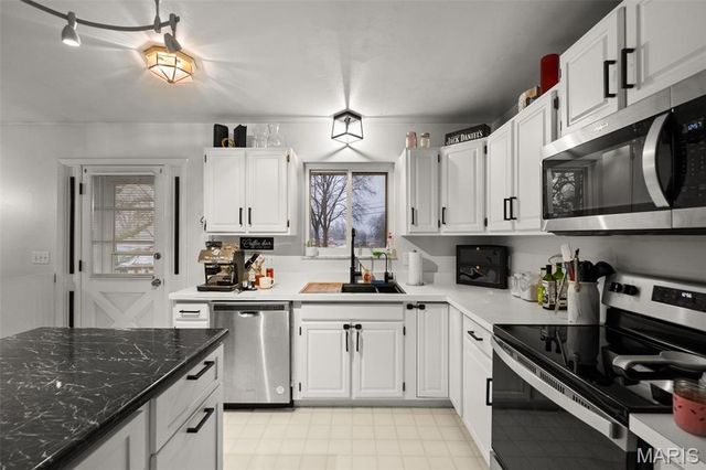 2511 Reav Tel Court, St Louis, MO 63125