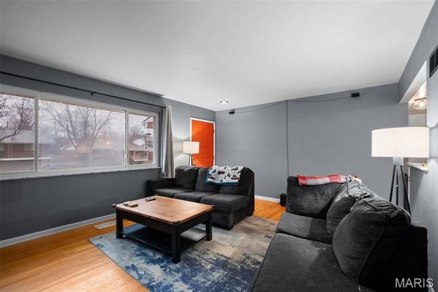 2511 Reav Tel Court, St Louis, MO 63125