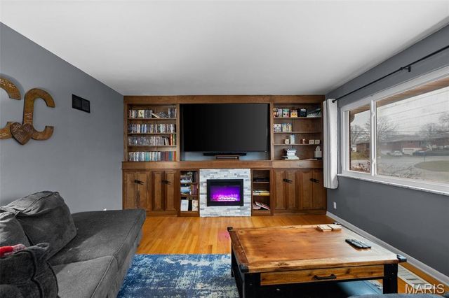 2511 Reav Tel Court, St Louis, MO 63125