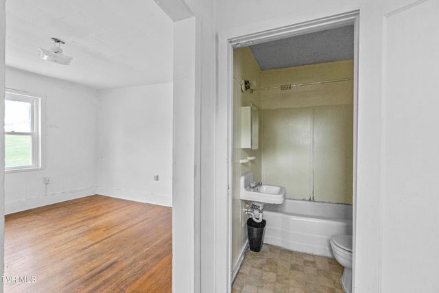 324 East Church Street, Greeneville, TN 37745