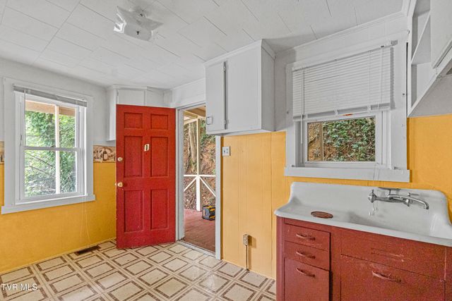 324 East Church Street, Greeneville, TN 37745