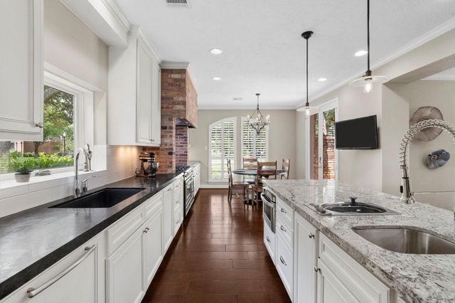 3 Regent Court, Sugar Land, TX 77478