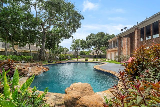 3 Regent Court, Sugar Land, TX 77478