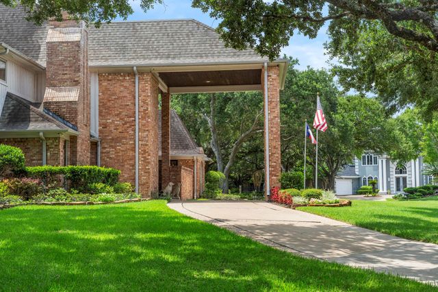 3 Regent Court, Sugar Land, TX 77478