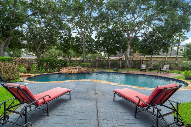 3 Regent Court, Sugar Land, TX 77478
