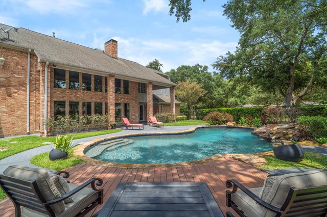 3 Regent Court, Sugar Land, TX 77478