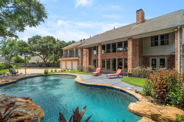3 Regent Court, Sugar Land, TX 77478