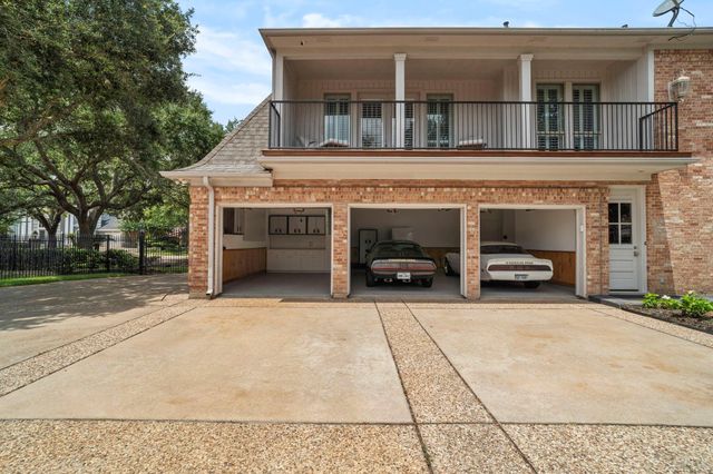 3 Regent Court, Sugar Land, TX 77478