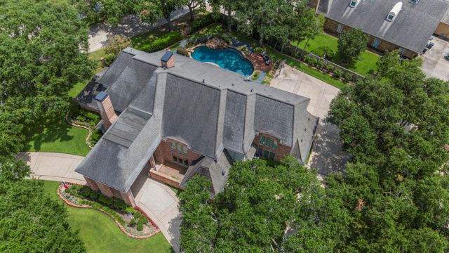3 Regent Court, Sugar Land, TX 77478