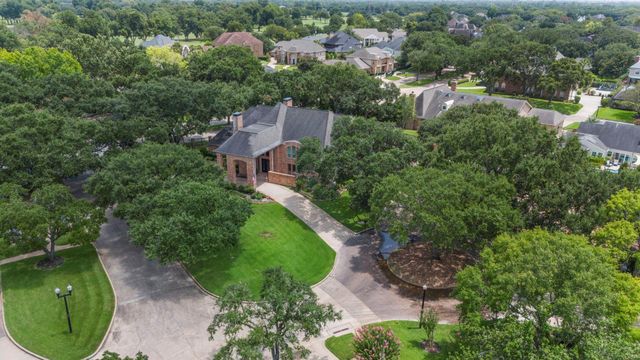 3 Regent Court, Sugar Land, TX 77478