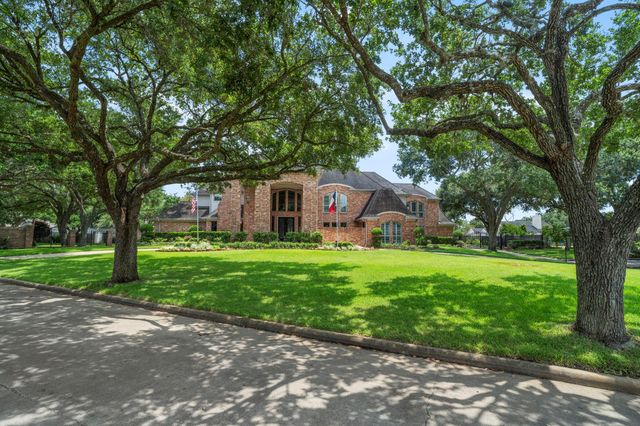 3 Regent Court, Sugar Land, TX 77478