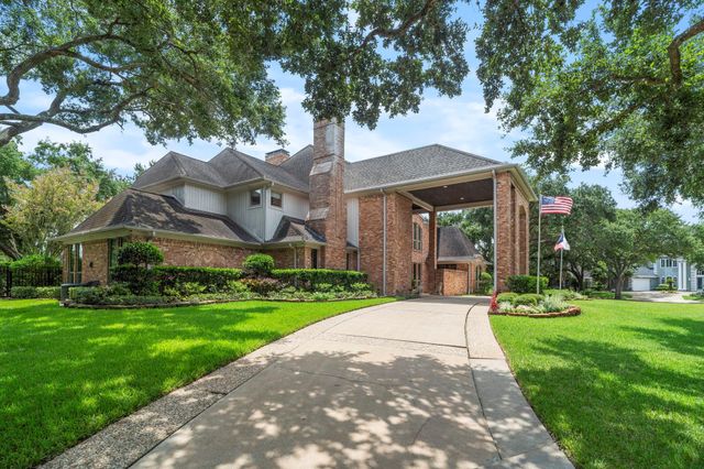 3 Regent Court, Sugar Land, TX 77478