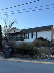 7 N Carter St, Sparta, TN 38583