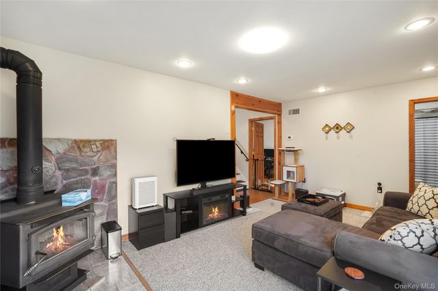 75 Lincoln Street, Sloatsburg, NY 10974