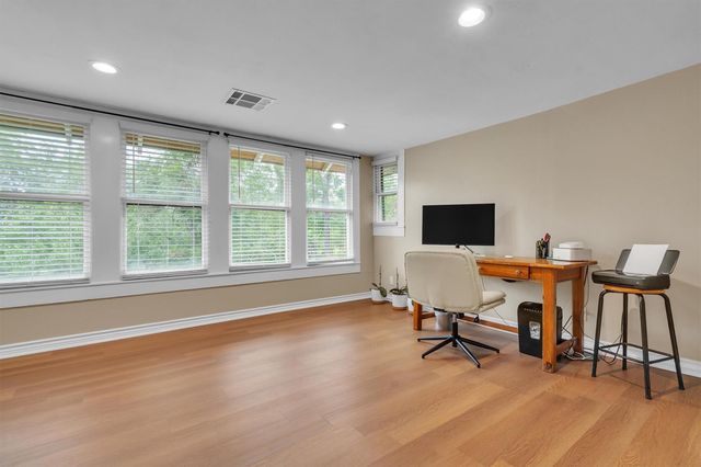 262 W Richmond ST, Giddings, TX 78942