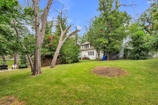 262 W Richmond ST, Giddings, TX 78942