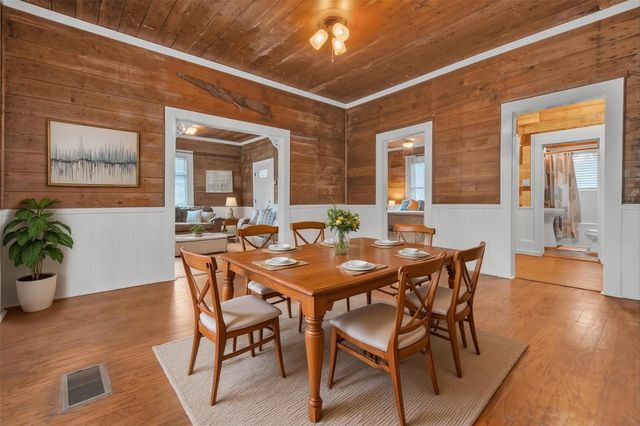 262 W Richmond ST, Giddings, TX 78942