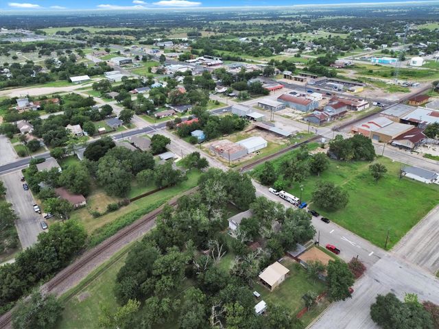 262 W Richmond ST, Giddings, TX 78942