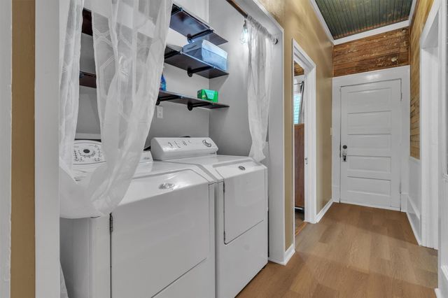 262 W Richmond ST, Giddings, TX 78942