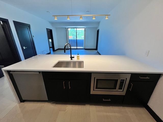 395 Alewife Brook Pkwy 2H, Somerville, MA 02144