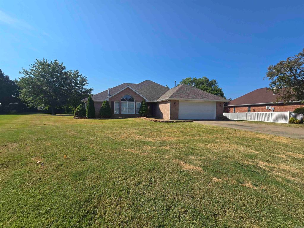 1322 Cottonwood Court, Mountain Home, AR 72653