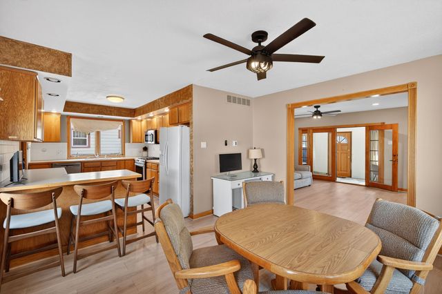 4221 Hickman Road, Des Moines, IA 50310