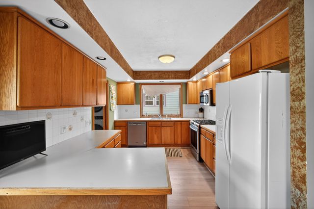 4221 Hickman Road, Des Moines, IA 50310