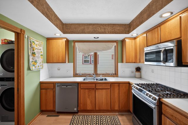 4221 Hickman Road, Des Moines, IA 50310